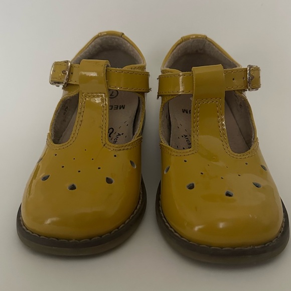 FootMates Girls' Yellow Patent T-Strap Mary Jane Shoes - Picture 3 of 5